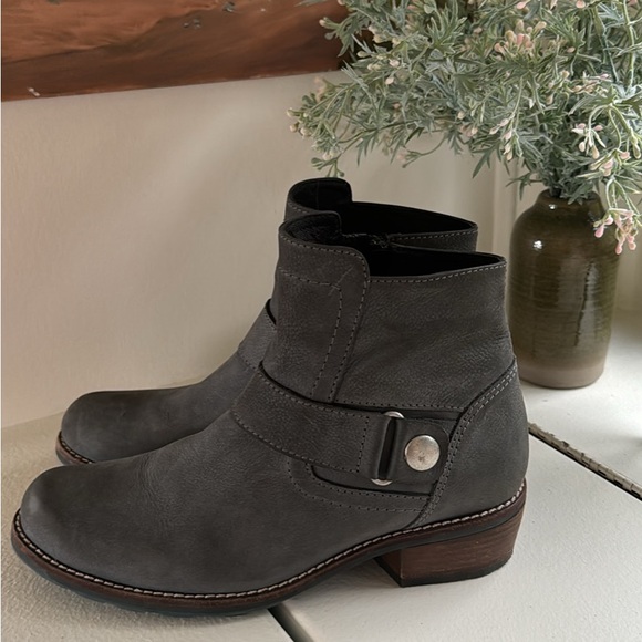Like New! ✨ Wolky Leather Ankle Boots - Picture 3 of 5